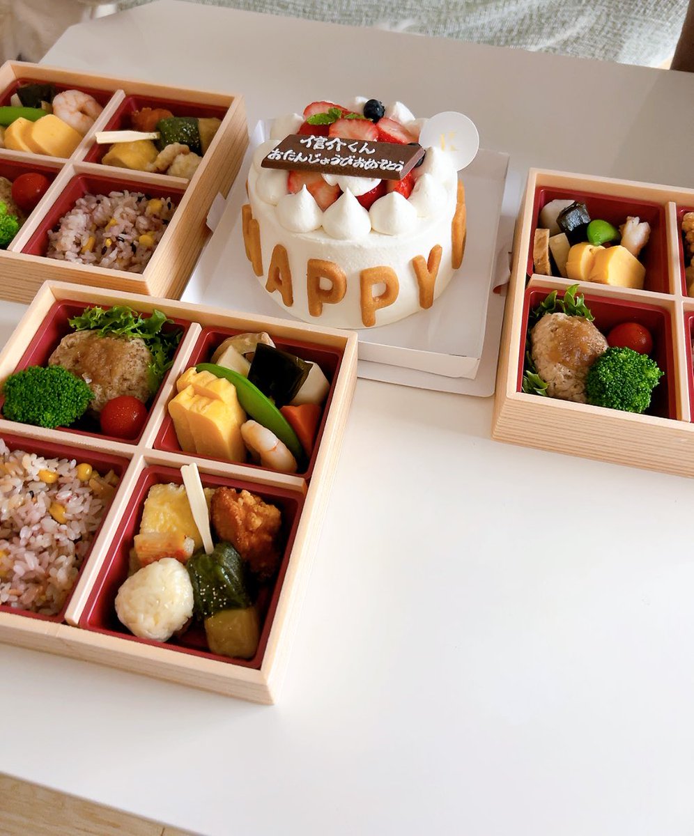 ricca56fox's tweet image. 北さんお誕生日おめでとう🎁🎂🥳
めちゃくちゃお祝いしました🎉
ずっと美味しい楽しいで
産まれてきてくれてありがとう!!
豆腐ハンバーグのお弁当めちゃくちゃ美味しかったです
ケーキ三人でつついて棒倒しにみたいになって楽しかったです
りんごさんすきやきさんありがとうございました!