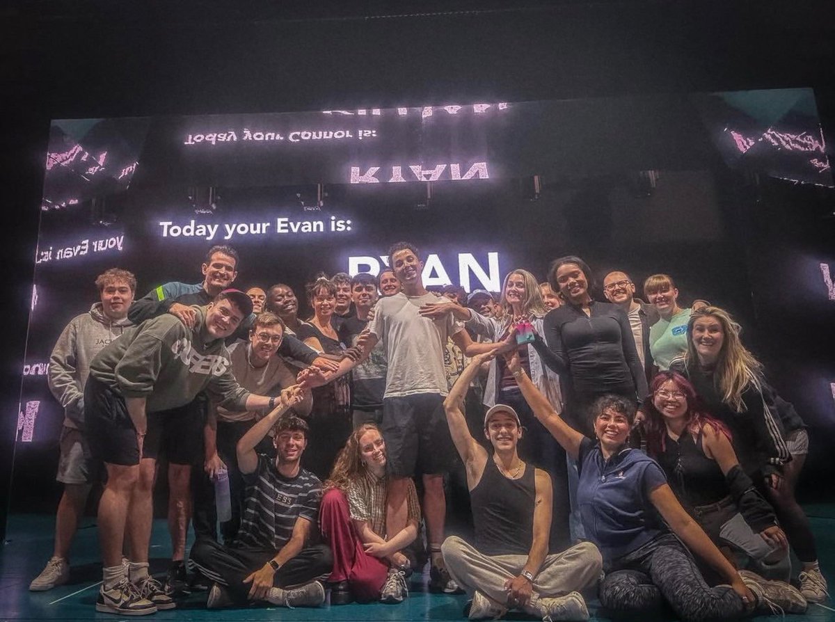 ryankopelfiles's tweet image. a HUGE congratulations to the UK Tour cast of Dear Evan Hansen!!🩵🩵

📷 chellestaa on ig