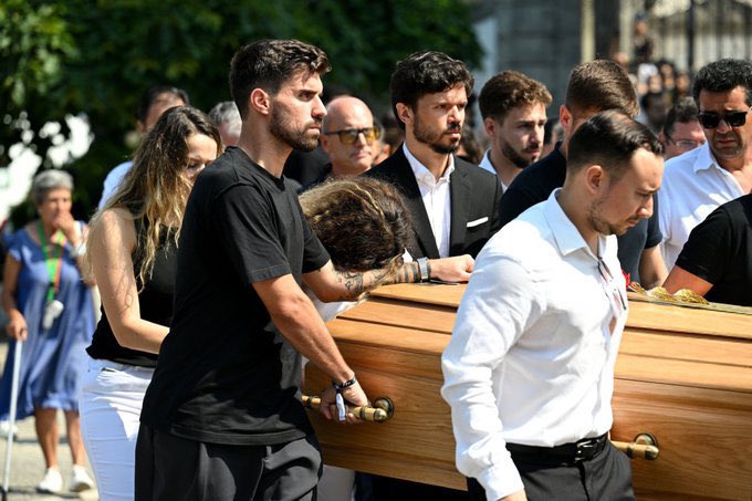 We all need a Ruben Neves in our lives. ❤️
RIP Jota and Andre 
Sending love and light to their families ✨️🙏
#LFC #Jota #Andre <a href="/LFC/">Liverpool FC</a> #neves