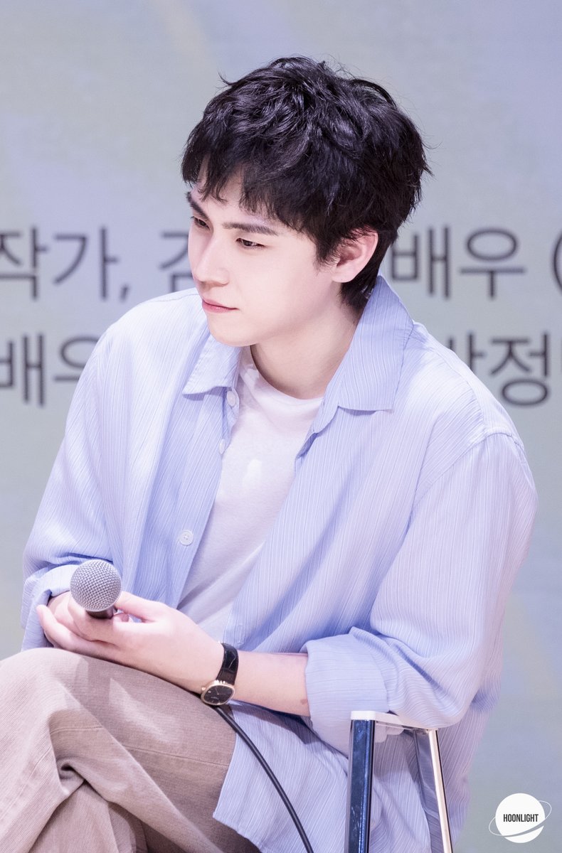 Hoonlight_915's tweet photo. 250704 첫 여름, 완주 - 북토크

#김도훈 배우님 https://t.co/xUp9djIumY