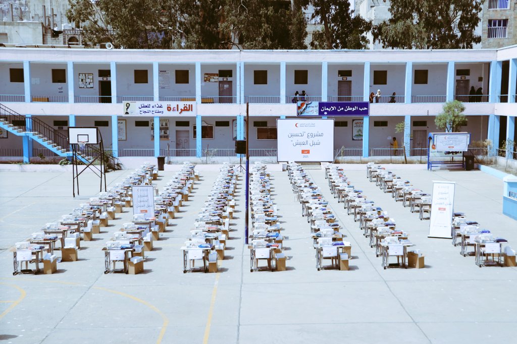 الحمدالله (١١٠ )امرأة تم تدريبهم وتمكينهم الحمدالله الذي وفقني الله ان اكون جزء من هذا العمل وواحد من الفريق الذي يعمل بصمت في المحافظة بدون ضجيج.
تكن ما تكن نحن ،لا نري سواء الرجال شكرا لصديق دربي الذي دائما يشجعني يقف معي بكل الاعمال الذي اقوم بها شكراا ي صديقي اسماعيل الدبعي