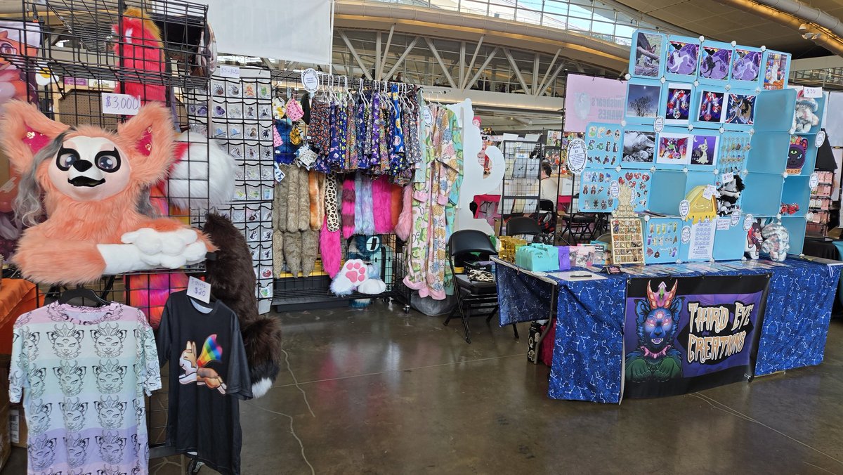 ThirdEyeCre1's tweet image. Day 2 of Anthrocon come buy my stuff you can find me at table E18-19 still have alot of Tails in stock.
Cash perfered but we also accept card/tap