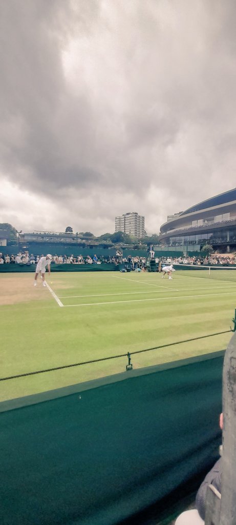 sotennis1's tweet photo. Côté double Messieurs, sur le court 17, la paire @HugoNys et @ERogerVasselin, tête de série n°10, bat #Schnaitter / #Wallner 6-4 6-4 en 1h09' et se qualifie pour le 3e tour. #Wimbledon https://t.co/LayotiHhBl