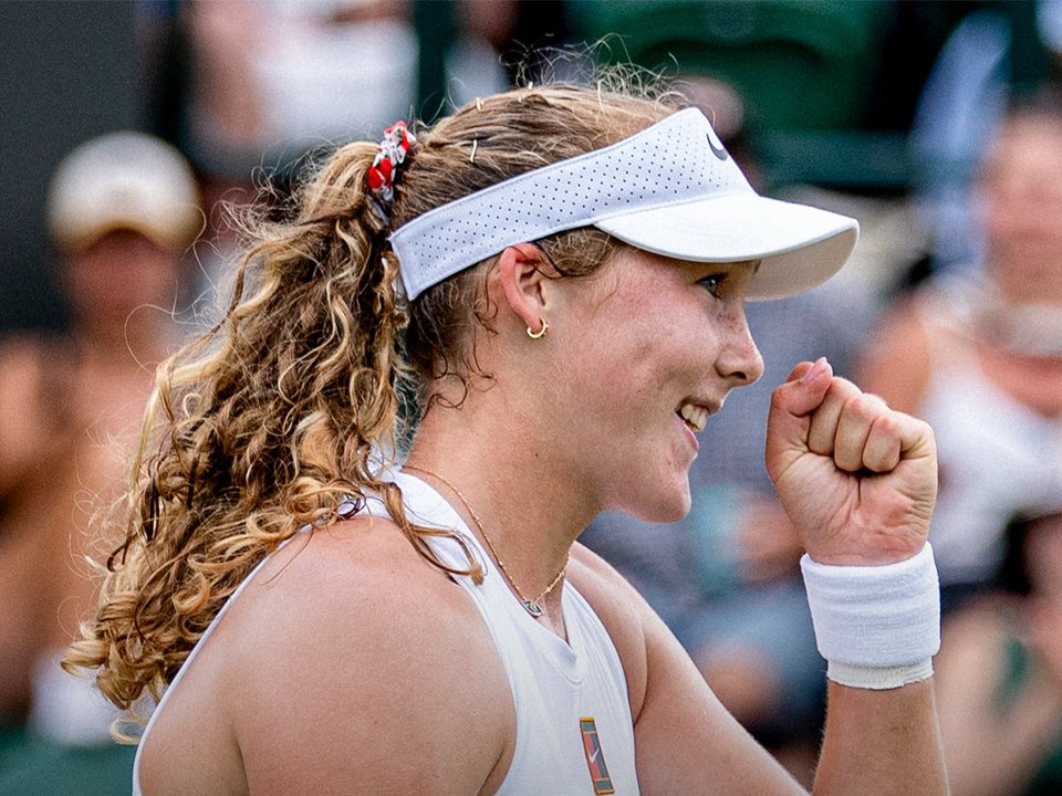 MIRRA ANDREEVA 🇷🇺 IN 1/8 AT WIMBLEDON 🇬🇧 💚 🤍

The Russian defeated Hailey Baptiste in 2 sets and continue her excellent tournament.

Mirra reached the round of 16 at #Wimbledon       for the second time after 2023. 

DAVAÏ