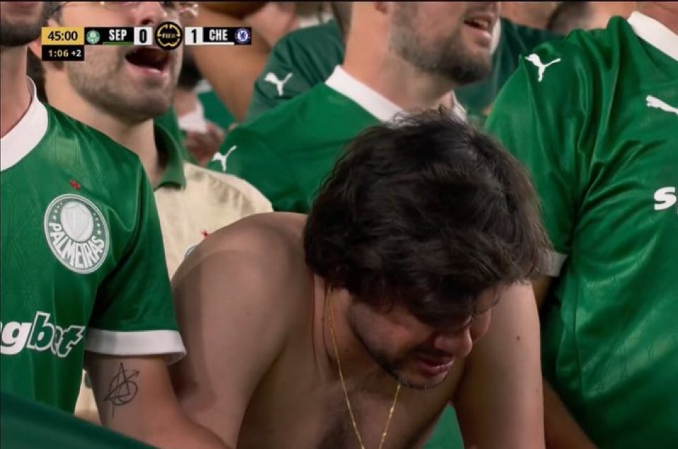 Duas das melhores fotos da história.

• A primeira, o choro de frustração após o gol de Kai Havertz, em 2021;

• A segunda, o choro após o gol de Cole Palmer, em 2025;

Eles dizem que não ligam, fingem não se importar, mas o trauma é pesado. Machuca muito neles não ter mundial.