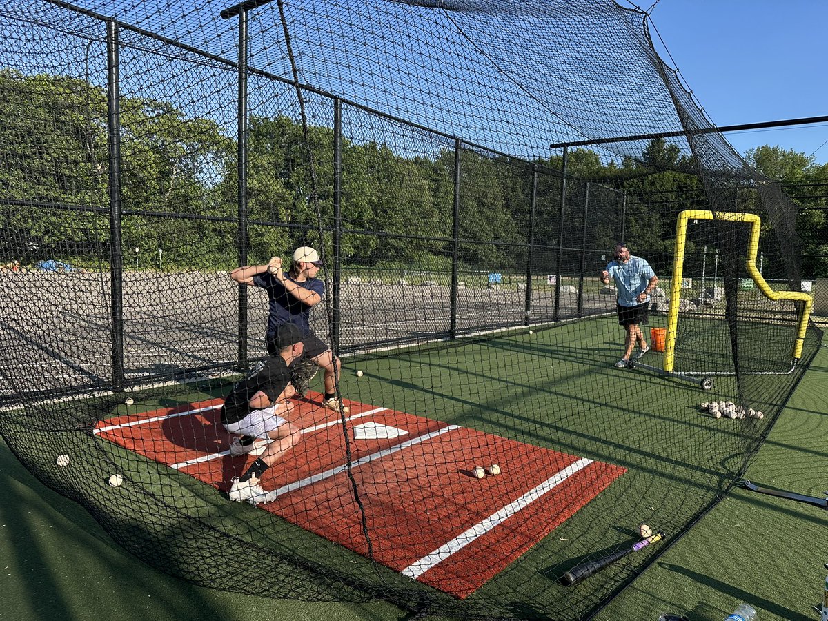 Joshua_QB's tweet image. Before the actual fireworks last night we tried hitting some bombs of our own!
Appreciate Caleb and Coach Foskey from @BCBaseball31014 for helping me get right - those Georgia boys know how to hit! 🎇💣