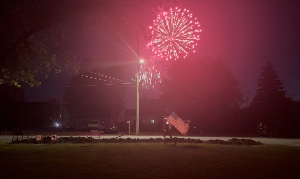 Joshua_QB's tweet image. Before the actual fireworks last night we tried hitting some bombs of our own!
Appreciate Caleb and Coach Foskey from @BCBaseball31014 for helping me get right - those Georgia boys know how to hit! 🎇💣