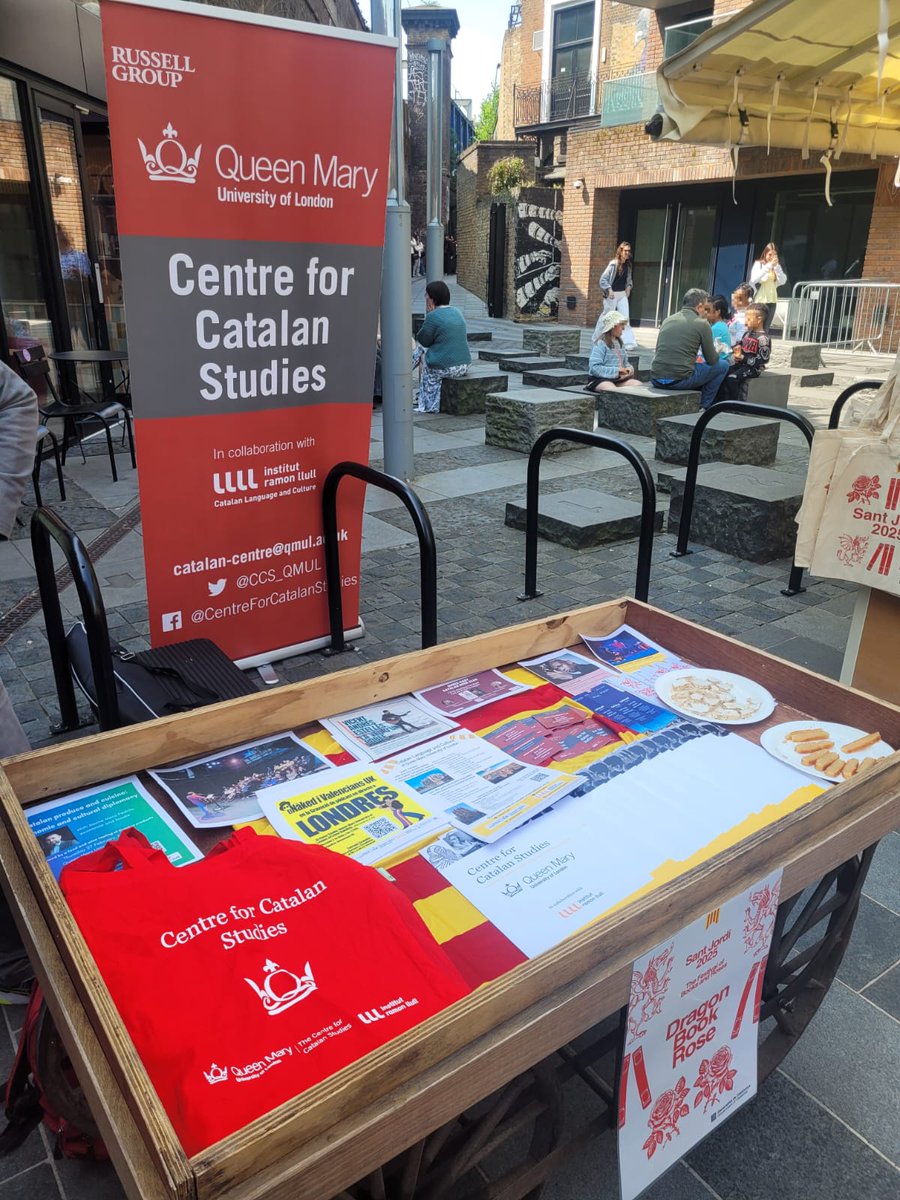 Catalan Studies QMUL (@ccs_qmul) on Twitter photo Last April we celebrated #SantJordi in Camden for the 3rd year running in the event organised by <a href="/Catalonia_UK/">Catalan Gov. United Kingdom and Ireland</a>!
Thanks to all who approached our stall to learn more about our Catalan courses & events returning this autumn — stay tuned! 📚🌹
More: ccsqmul.com/2024/04/23/san… Last April we celebrated #SantJordi in Camden for the 3rd year running in the event organised by <a href="/Catalonia_UK/">Catalan Gov. United Kingdom and Ireland</a>!
Thanks to all who approached our stall to learn more about our Catalan courses & events returning this autumn — stay tuned! 📚🌹
More: ccsqmul.com/2024/04/23/san…