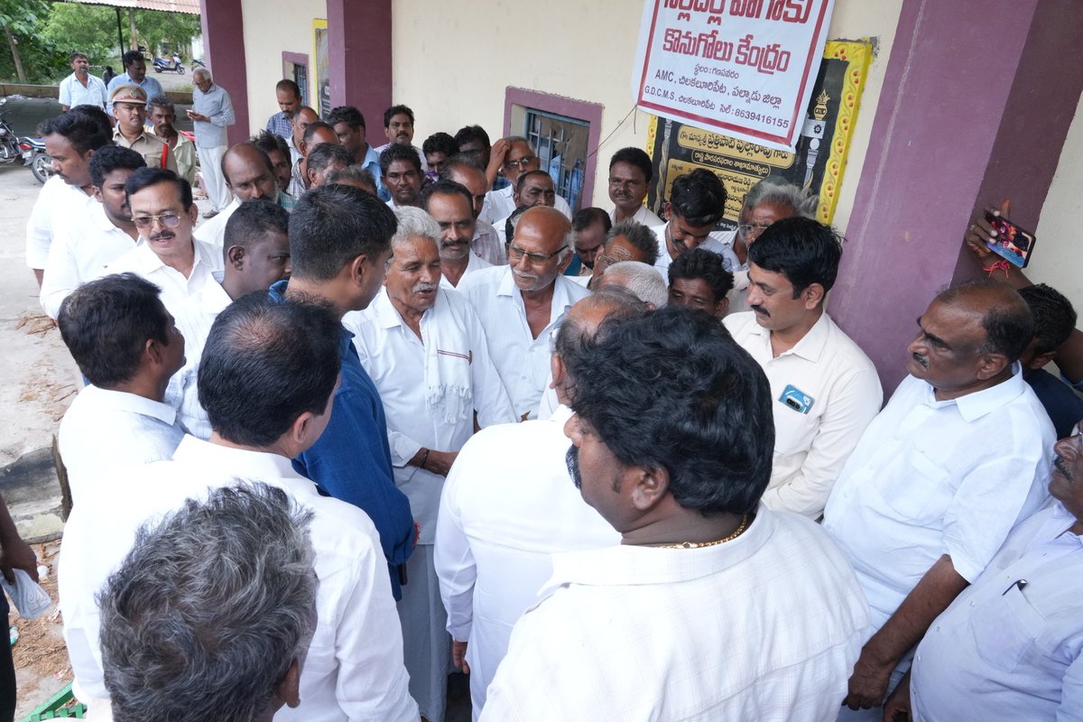 ఈరోజు చిలకలూరిపేట పట్టణ పరిధిలోని, 9వ వార్డులో  రూ.40లక్షల వ్యయంతో వెహికల్ షెడ్ నిర్మాణానికి చిలకలూరిపేట శాసనసభ్యులు ప్రత్తిపాటి పుల్లారావు గారితో కలిసి శంకుస్థాపనలు నిర్వహించడం జరిగింది. అనంతరం పట్టణంలోని పాత మార్కెట్ యార్డులో రైతులకు వీలుగా ఏర్పాటు చేసిన నల్లబర్లి పొగాకు