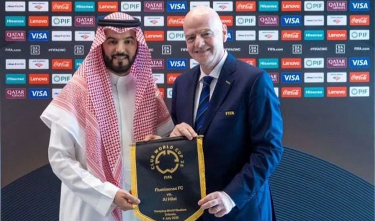 7Q_00's tweet photo. @alzallal2 وش عنده ابو خرقه  هذا إنجازك اللي جيت فيه من كاس العالم  ومشغلنا حارس الامن https://t.co/PUuawyh649