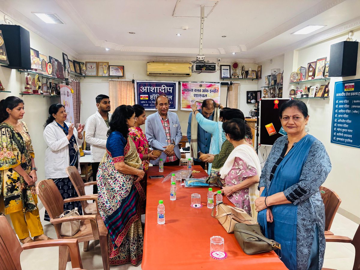 AdityaP40701404's tweet photo. Felicitation on doctor's day at prajapati brahmakumari ishwarya vishwavidyalaya and by lions club shaswat https://t.co/C05dW9DObW