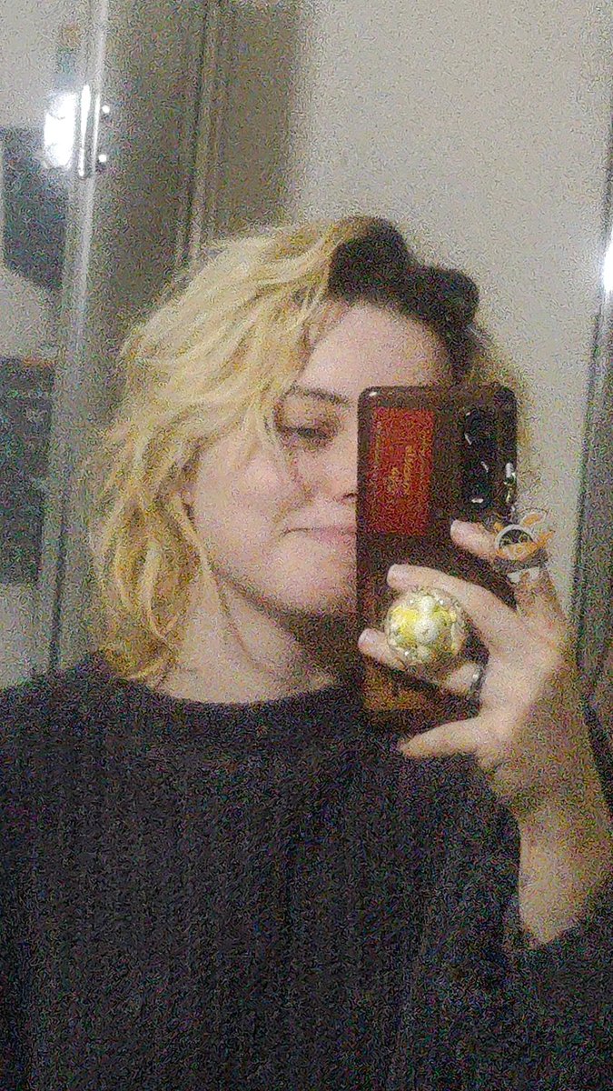 Hi twitter, I'm alive. My hair was feeding into my #KPOPDEMONHUNTERS brain rot this morning with it's mad #RomanceSaja vibes and wanted to share ptptp