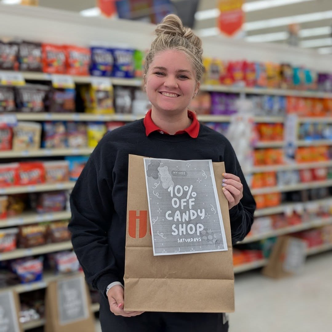 Every Saturday fill a Hy-Vee sack with all your favorite candy and save 10% off! Stop in this Saturday, and save on all your favorites!😋

🍭Deal valid only at your Cedar Falls Hy-Vee Candy Shop🍭