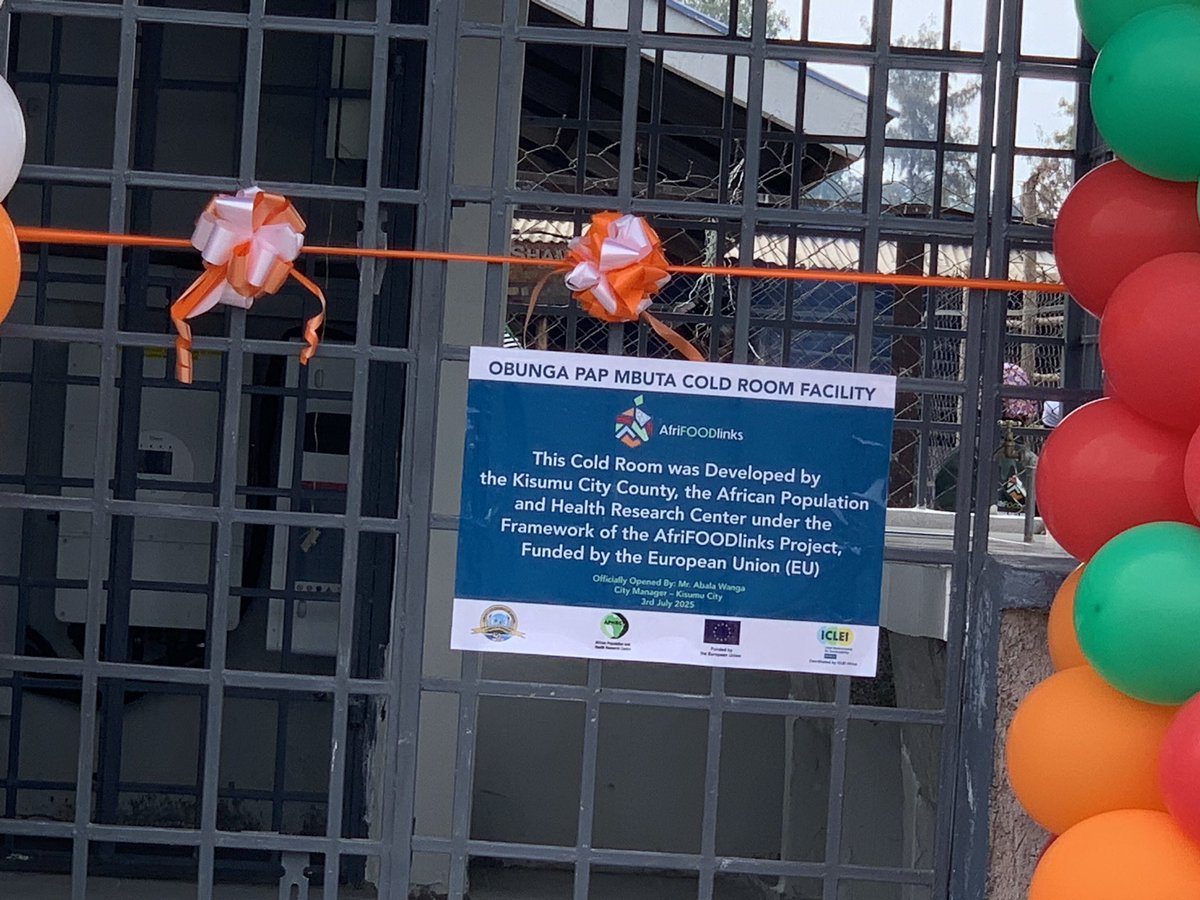 Liz_Kimani's tweet photo. Just launched a solar powered fish cold room at Obunga Market, Kisumu. A testament of evidence-to-action. It’s hoped that the thousands of fish that was going to waste due to spoilage, the millions of shillings that was getting lost will now be saved! Promoting food justice & climate resistance! @aphrc 

https://t.co/V8ZVzm0SQw