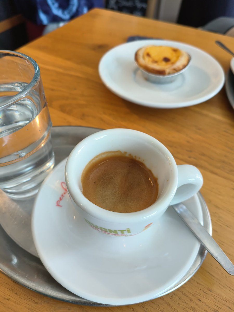 Espresso und Pastel de nata