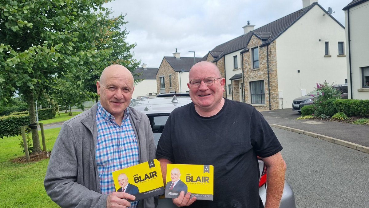 An enjoyable visit to a well attended ''The Barket' at The Junction, Antrim, this afternoon following a morning delivering leaflets with Cllr Neil Kelly and South Antrim <a href="/allianceparty/">Alliance Party</a> colleagues 😀