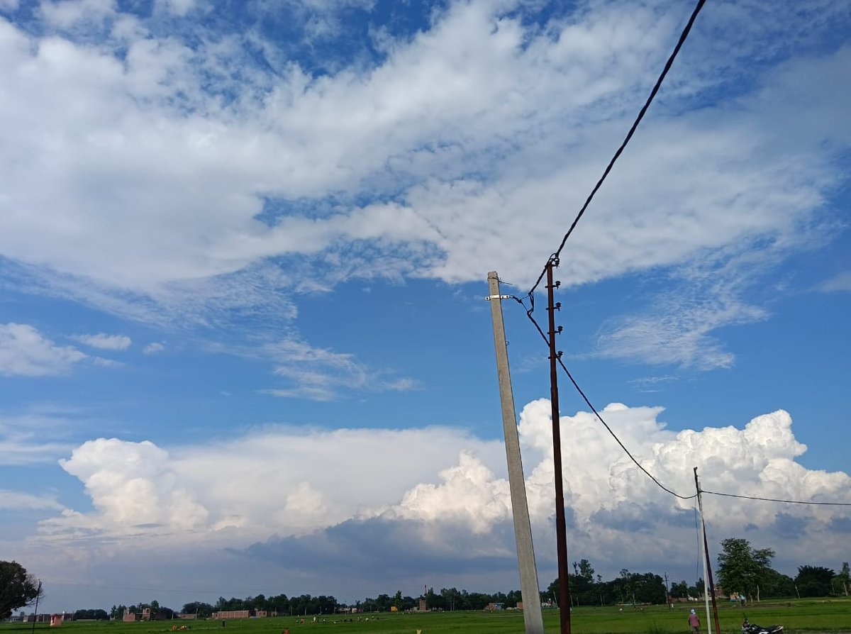 Isha8093's tweet image. "Nature never goes out of style"
If you want to watch a painting, just watch the sky after it rains.
#Scenicbeauty 
#Clouds
#NaturePhotography