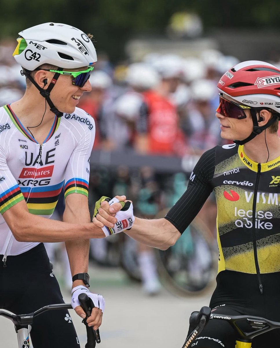 And the battle can start 🤺 #TDF2025 

📷: <a href="/charlylopezph/">Charly López</a>