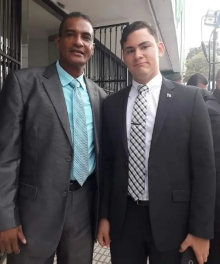 ALFREDOOBANDO4's tweet photo. Felicidades amigo @jdvasquezgut Prepárate Harvard 🙌🏽 allí te enviamos a un CRACK🔥vamos a ti romperla Bro. Éxitos y bendiciones 🙏🏽👼🏽 https://t.co/qxlinzXBOG