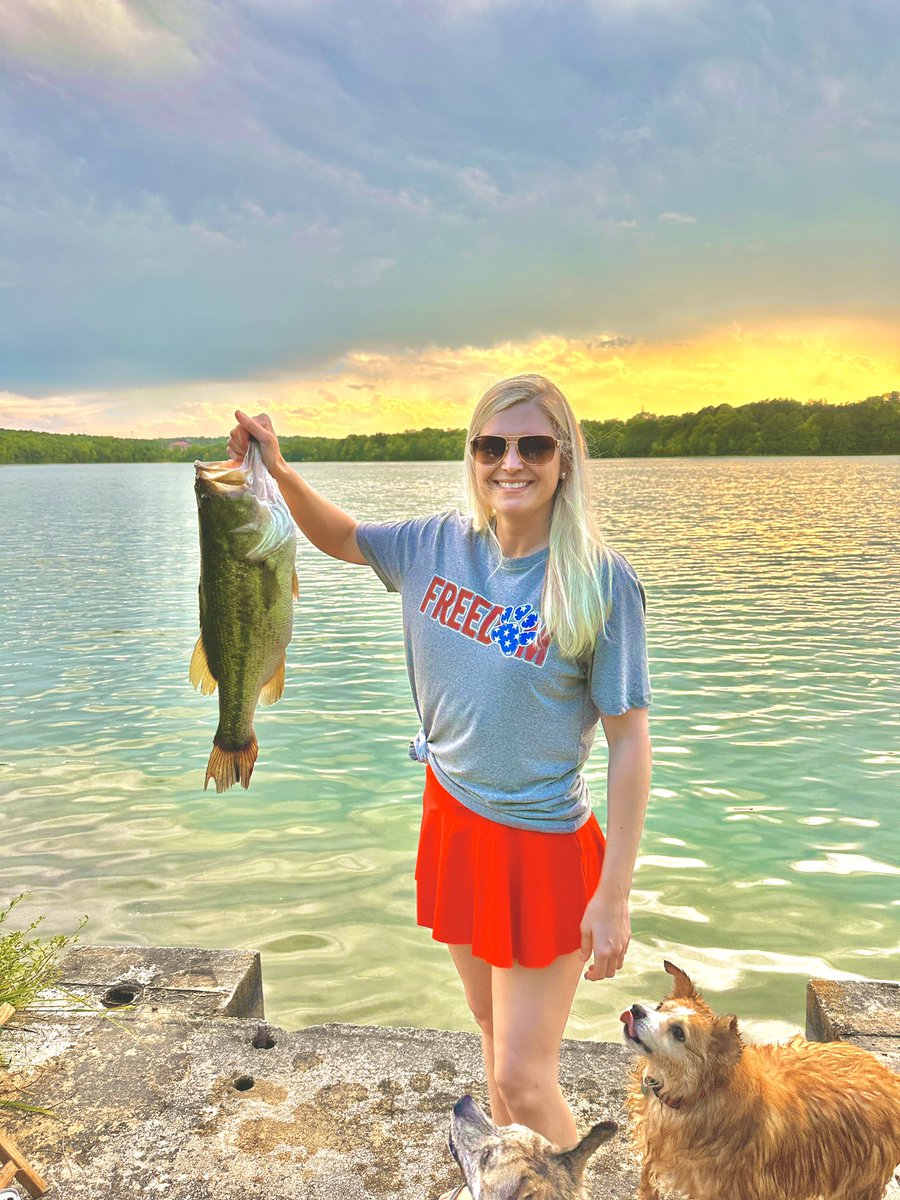 Kaleigh_Parsons's tweet photo. @spann  My kind of 4th! 🐾🐕🎣🛶⚓️ https://t.co/EjbICS2ngQ