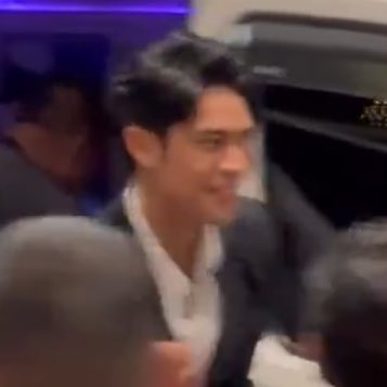 doughnbil's tweet photo. WHAT IN THE SUPERMAN IS THIS?! HIM IN A SUIT AND TIE!!! #DONNYPANGILINAN https://t.co/zQ114QBWgO