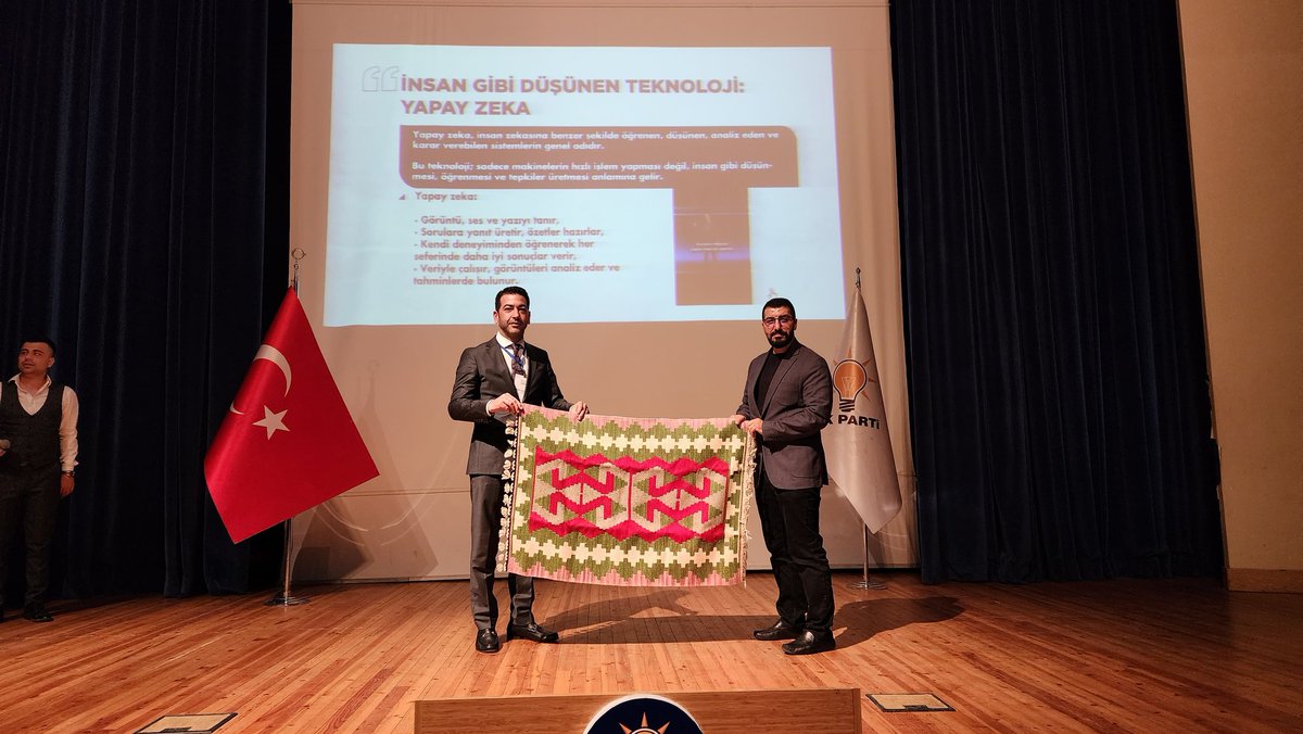 Genel Merkez AR-GE ve Eğitim Başkanlığımız tarafından düzenlenen Teşkilat Akademisi Liderlik Okulu programımızda, 3. konuşmacı olarak Sn. Ersin Çelik, “Siyasal İletişim ve Yeni Medya” başlığıyla bizlerleydi.
 
Yeni medya çağında etkili iletişimin inceliklerini paylaştığı değerli