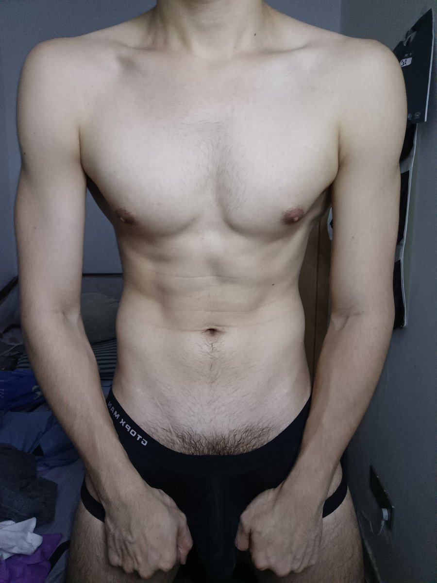 新内裤2🥵
感觉这一条内裤能擦的姿势不多啊
#肌肉男大 #大鸡体育生 #骚内裤 #骚货的日常
（老规矩点赞关注➕转发 私信获取小福利哦）