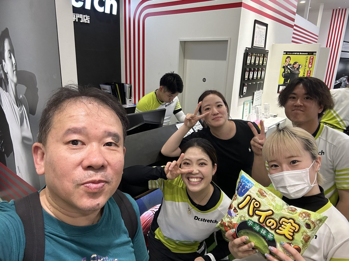 RikuIto2306's tweet photo. お疲れ様です♪鶴見緑地の美妃店長朝から
大泣きしたそうです😭なっちょん悌弥は
いい笑顔宏汰はパソコンの設置でした、美来ちゃんおめでとう😊京橋のちよさん休憩中に🙇天満橋龍ちゃんおめでとう👍次は有本さん🔥三宮みくちゃんももちゃんおめでとう👍皆さん😊森山😭
#原吉龍
#岩田歩音
#三浦美来 https://t.co/uTziktr1WS