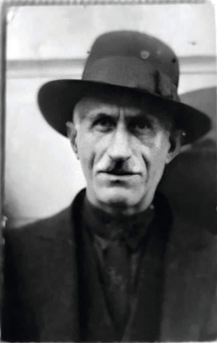 Bir Vatan Fedaisi: Topkapılı Cambaz Mehmet

6 Ekim 1923 günü…
Muzaffer Türk ordusu İstanbul’a girerken, bir adam gözyaşları içindeydi.
O bir kahramandı.
O bir cambazdı.
Ama asıl unvanı: Vatan fedaisiydi.

Kim miydi o?

🧵(Flood)