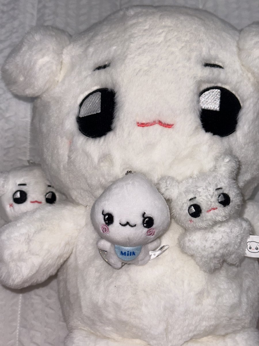 . ╭ ◜◝ ͡ ◜◝ ͡  ◜◝ ͡ ◜◝ ͡   ╮
           닮긴 햇는데 ｡ ｡ ｡
                얜 누구지 ?
  ╰ ◟◞ ͜  ◟ ͜   ◟◞ ͜  ◟ ͜    ╯
                        O
                      °