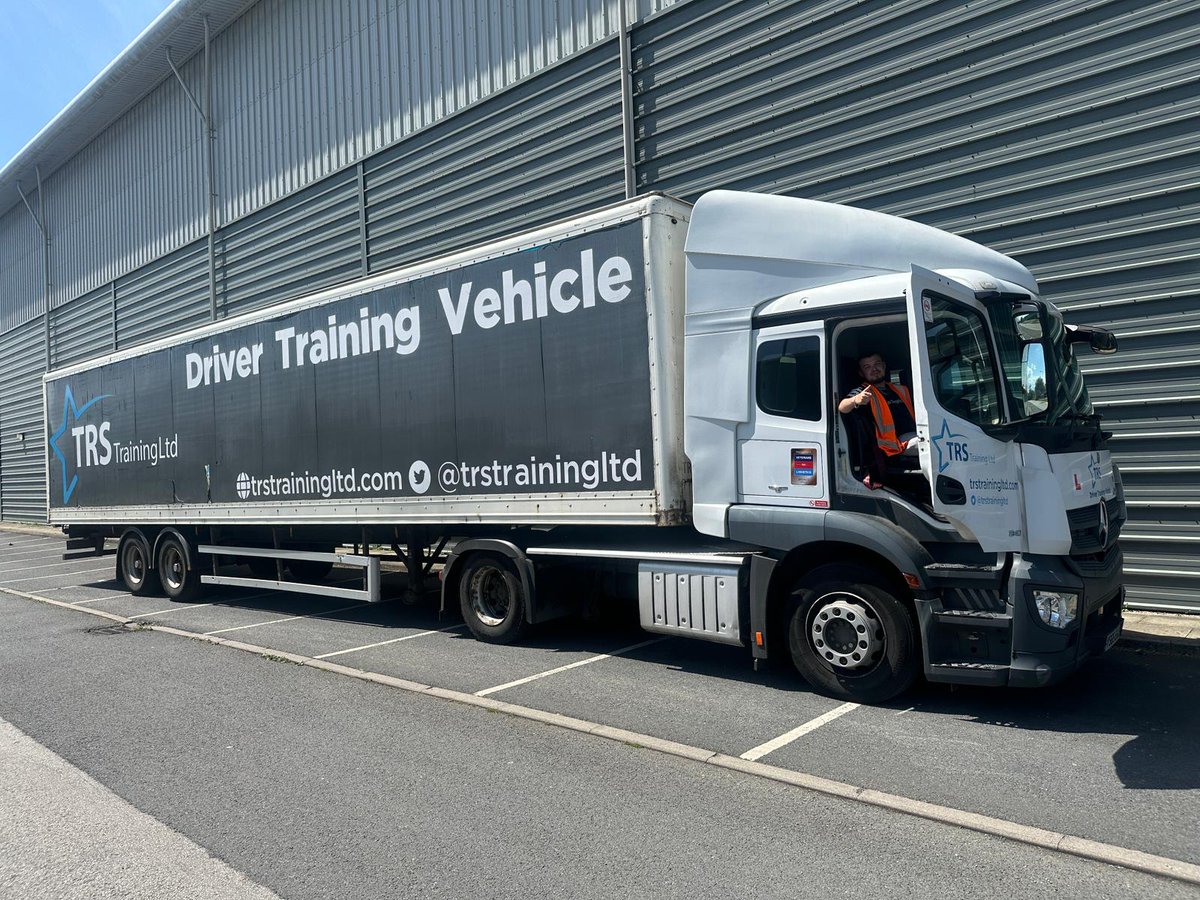 After 3 gruelling and long weeks away from family and friends, after 8 hours drives everyday and crazy training, i have now acquired my lorry license! 🚚 let's go! See you on the roads🤞🏻