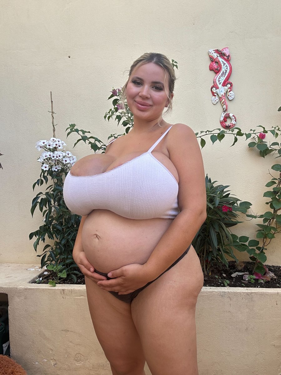 JessyPlastic's tweet photo. Do you like pregnant bimbos? https://t.co/c6MCDUFaFQ