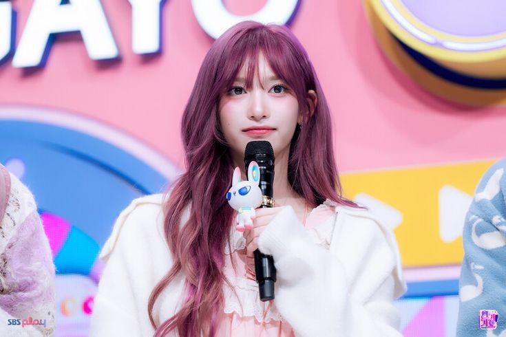 <a href="/Arcdhen/">ً</a> “Dan tentu nya untuk Chefs juga terima kasih banyak atas kerja keras nya selama ini selama menjadi caretaker kami. Semoga Chefs menyukai hadiah yang kami berikan kepada kalian ya!” Sambung Amay dan ikut tersenyum walau raut sedihnya tak bisa ia sembunyikan.