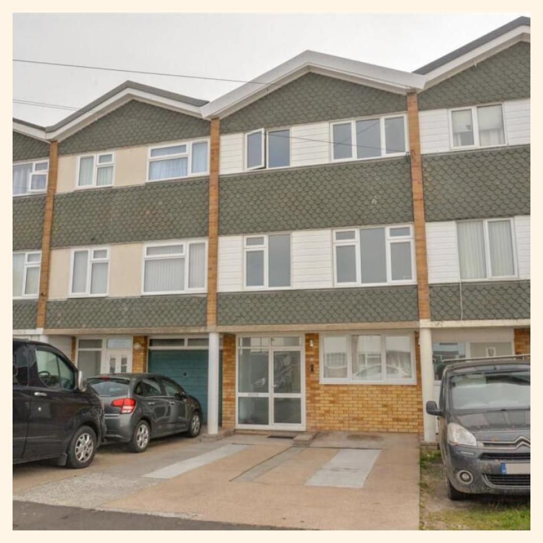 For Sale Somerton Close, Bridgwater, TA6 

🏡 4 bedroom terraced home in Bridgwater  
🚿 4 bathrooms for convenience  
🌟 Exceptional property in prime location  
👨‍👩‍👧‍👦 Ideal for families or spacious living  
🔑 Highly sought-after...