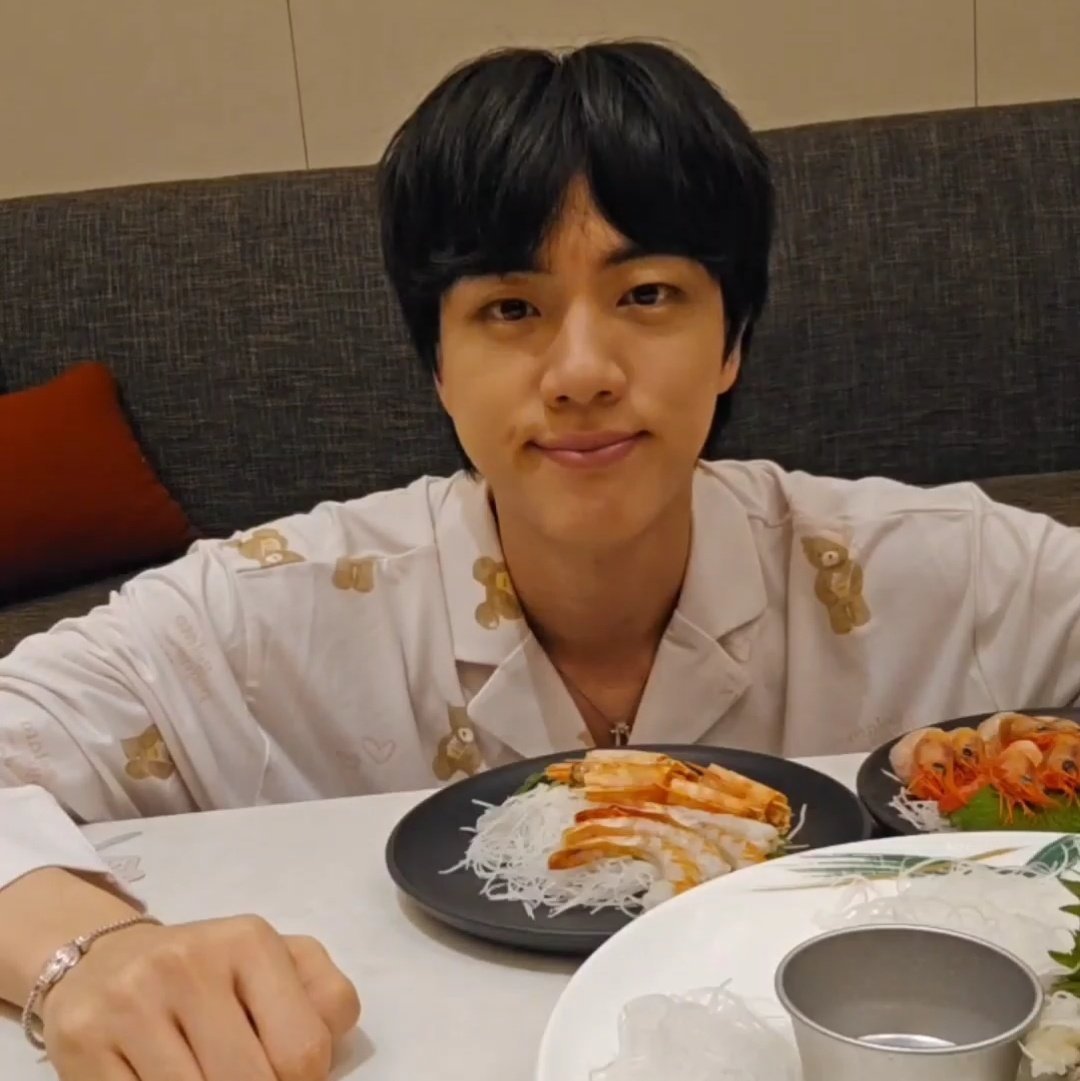 jinniesbread's tweet image. my lovely bread jinnie, thank you for today ♡ i hope you rest well •ᴗ•