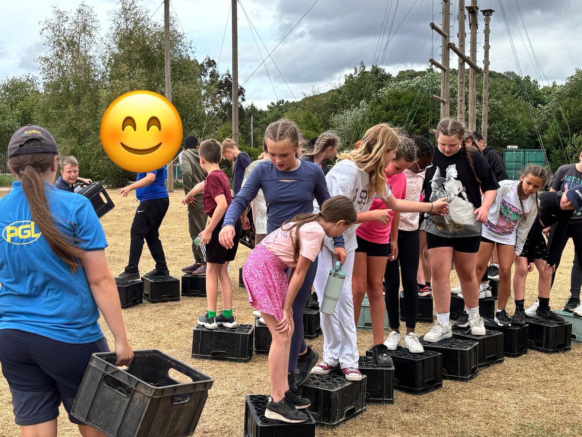 _Sandringham's tweet image. It might be the weekend, but Year 6 are problem solving and showing great creativity to overcome the challenges they're encountering. Teamwork makes the dream work!