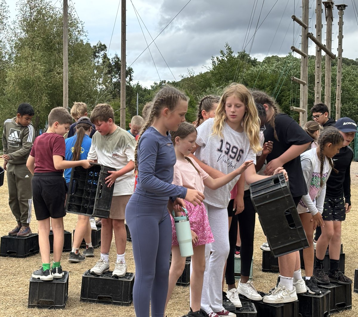 _Sandringham's tweet image. It might be the weekend, but Year 6 are problem solving and showing great creativity to overcome the challenges they're encountering. Teamwork makes the dream work!