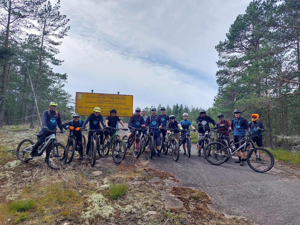 HNordensved's tweet photo. Ai että olihan kyllä mahtava lenkki Upinniemen maisemissa. Huikeita polkuja ja maisemia. Aurinkokin paisteli melkein koko matkan, niin sääkin oli mintissä. Nyt voikin alkaa valmistautua Rantajameille lähtöön. #upinniemi #LohjaTrails #rantajamit https://t.co/rghjr2AvjJ