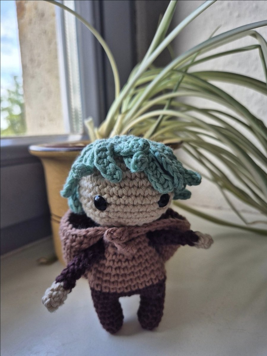 wanderingFranzi's tweet photo. FINALLY DONE
My precious Mint Yoongi Doll.
It's so adorable. I love it so much. 

Is it 아미gurumi ?? Lol

Pattern by zan crochet (check insta  or ravelry)

I changed the colours at bit and added a button so I can take to hood off. 

#suga
#mintyoongi 
#crochet
#amigurumi https://t.co/RjCqjSfe7K