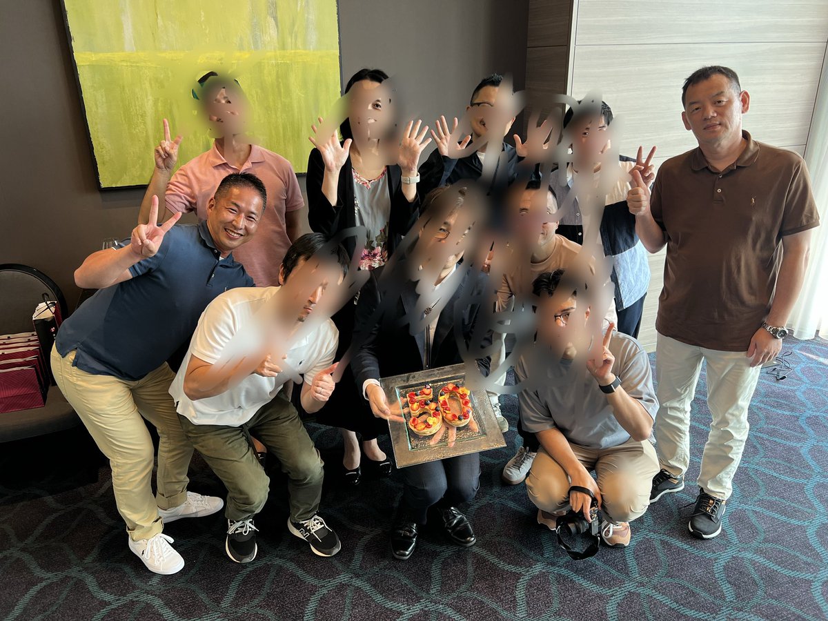 miketa8181's tweet image. 今日は友達の生誕50年をマリオット都ホテルでお祝い!半分以上初顔合わせだけど、主賓のコミュ力が高いおかげで凄く和やかなムード!3次会の家までお邪魔して10時間近く飲んでたw
こうやってお祝い出来る場と新しい出会いの場を提供してくれたシンジさんに感謝感謝🥰そしておめでとう!!