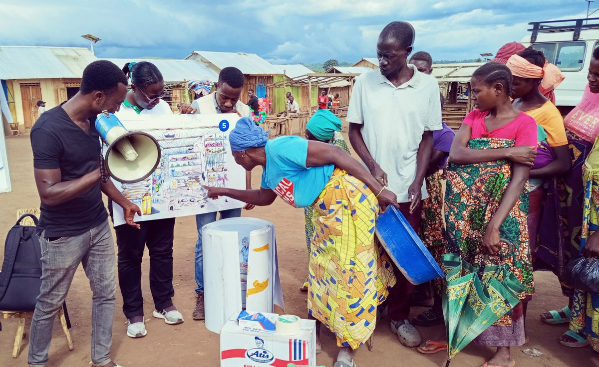 HungerFightersU's tweet image. Promoting Food Safety &amp;amp; Quality

HFU, with @WFP_Uganda support, trains vendors &amp;amp; retailers in Kyangwali, Nakivale &amp;amp; Oruchinga communities to improve food handling, storage &amp;amp; sales ensuring access to safe, nutritious food for refugees &amp;amp; hosts.

#RMD #FoodSafety #FSQ #Livelihoods