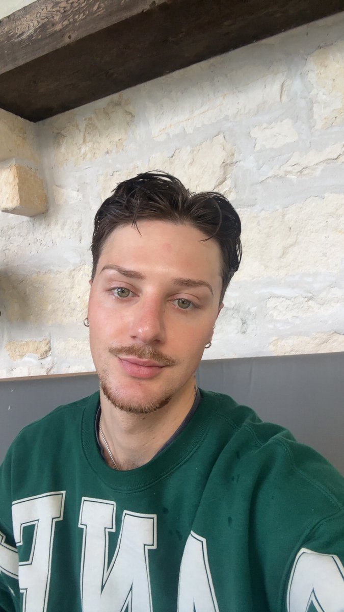 hat or no hat?