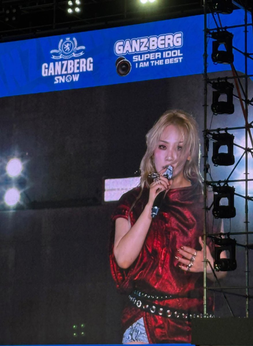 MinzyMiniqueWld's tweet photo. [🇰🇭] 2NE1 made their 1st Concert as full group in Cambodia for the 2025 GANZBERG SUPER IDOL CONCERT♥️
 
📷 vitou 
Let’s Rock PHNOM PENH City with 2NE1
#2NE1SUPERIDOLinPHNOMPENH
#2NE1 #MINZY #공민지  #SandaraPark  #ParkBom #CL https://t.co/YUtj75DfCI