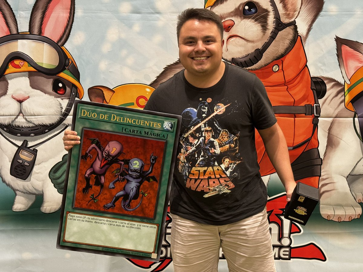 DevirAmericas's tweet photo. Ganadores de la #CartaGigante #TimeWizard 2005. Último evento del primer día en #WCQ centroamericano de Costa Rica 🇨🇷.
#YuGiOhTCG #YGO #konami. https://t.co/TNjkfz3mNt