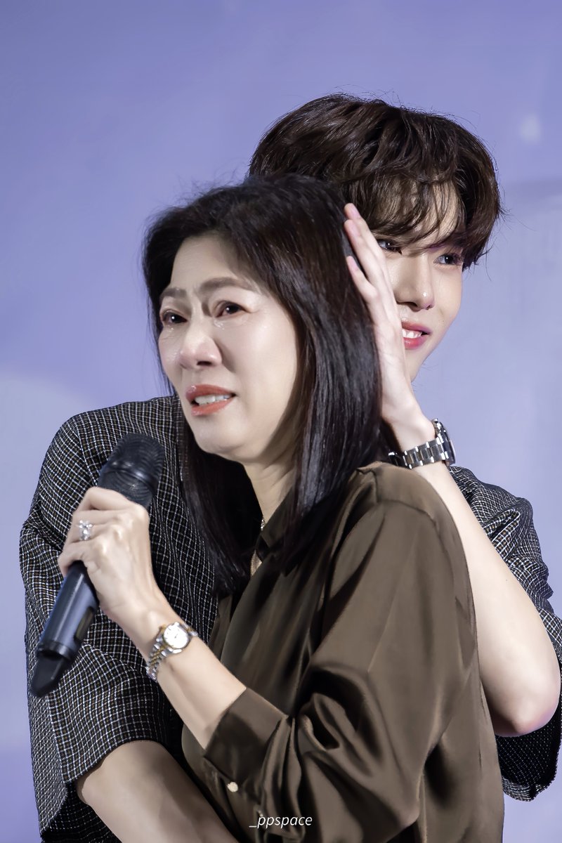 _ppspace's tweet photo. ปลอบม๊า น่ารักมาก 🫂🫶🏻

OUR HONEY THE PHUWIN 22ND 

#22ndHoneyThePHUWINDay 
#phuwintang @phuwintang https://t.co/jO6h0LdS4L