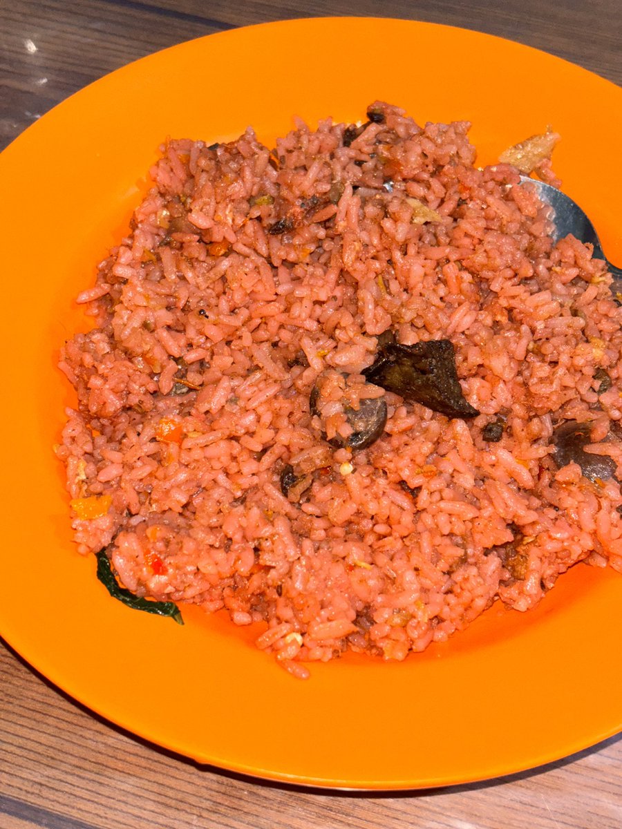 gak makan nasi putih, tapi makan nasi merah 🙂