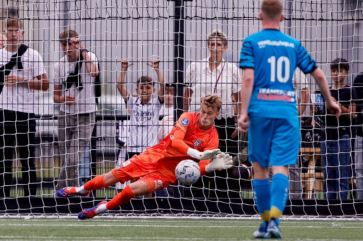 HeraclesAlmelo's tweet photo. 79. De Almelose Selectie krijgt een strafschop, Leco Zeevalkink keert 🧤
#ALMHER (1-3) https://t.co/CGxLcOuNid