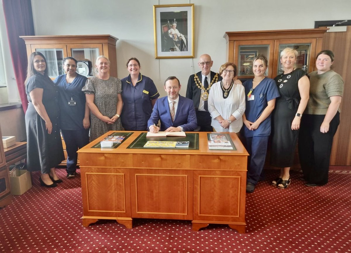 OldhamICU's tweet image. Some of our team were delighted to be received this week by the Mayor and Mayoress of Oldham who offered their thanks for everyone’s hard work.
