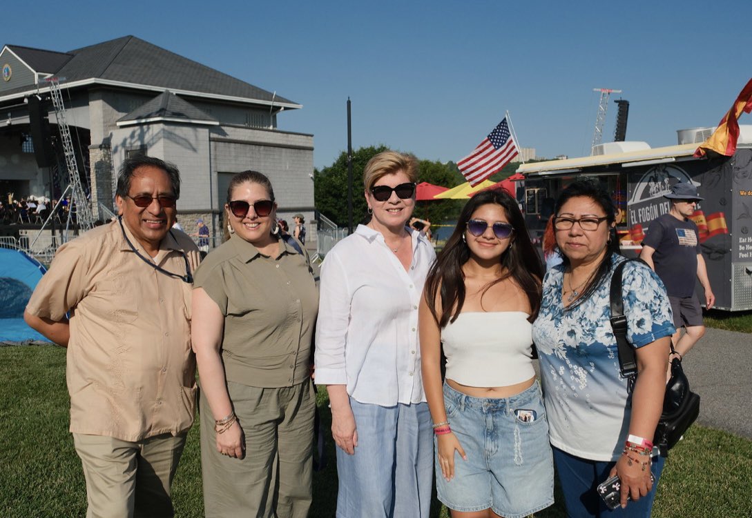 NelliePou's tweet image. We had a great time yesterday with thousands of our Bergen neighbors and @govmurphy @mikiesherrill celebrating our beautiful communities and America’s 249th birthday! 🇺🇸🇺🇸🇺🇸🇺🇸