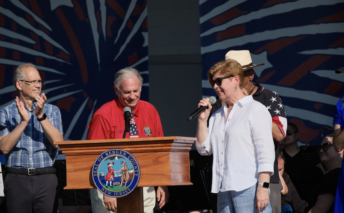 NelliePou's tweet image. We had a great time yesterday with thousands of our Bergen neighbors and @govmurphy @mikiesherrill celebrating our beautiful communities and America’s 249th birthday! 🇺🇸🇺🇸🇺🇸🇺🇸